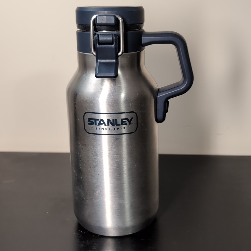 Stanley Half Growler Easy Pour Thermos 32oz